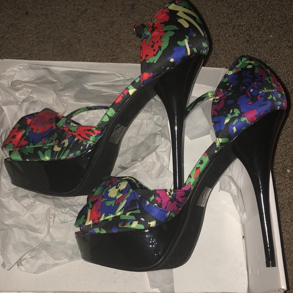 Heels - Picture 6 of 6